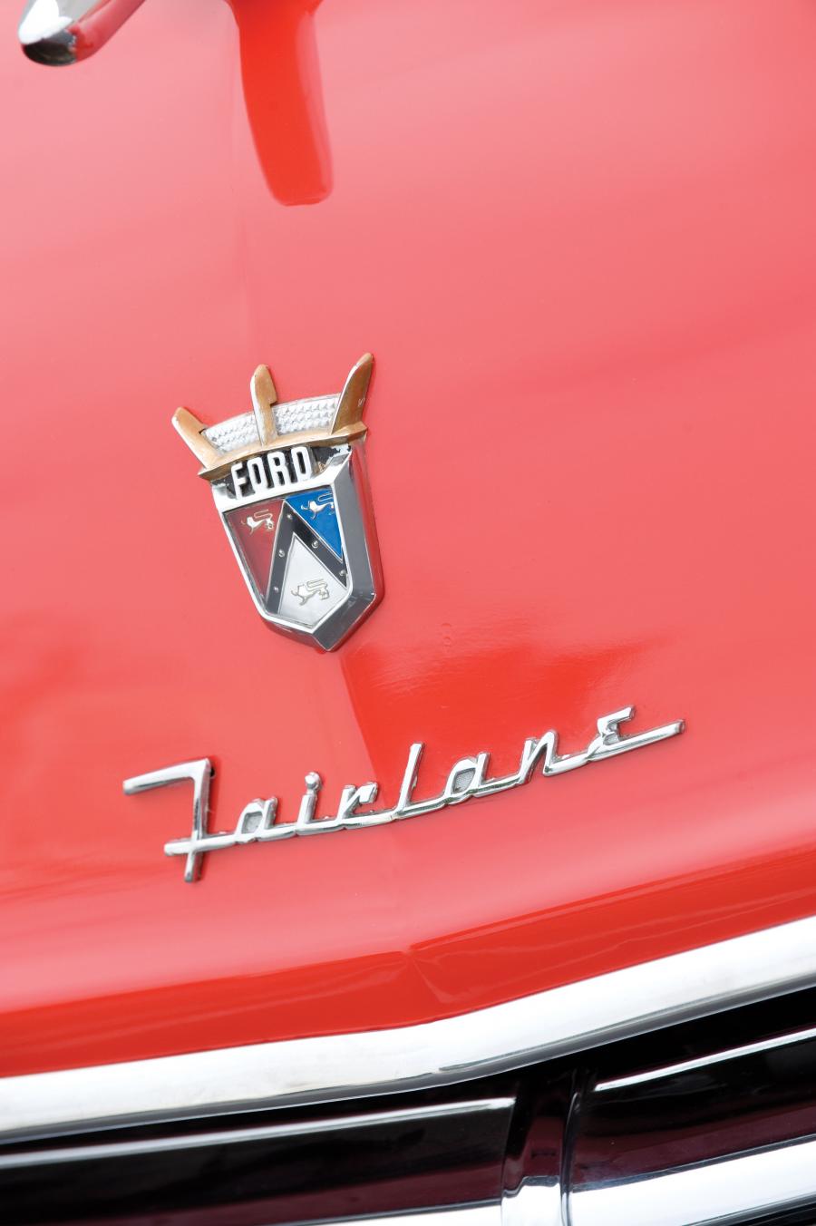  Ford Fairlane Sunliner Convertible 1955 года  (фото 14 из 27)